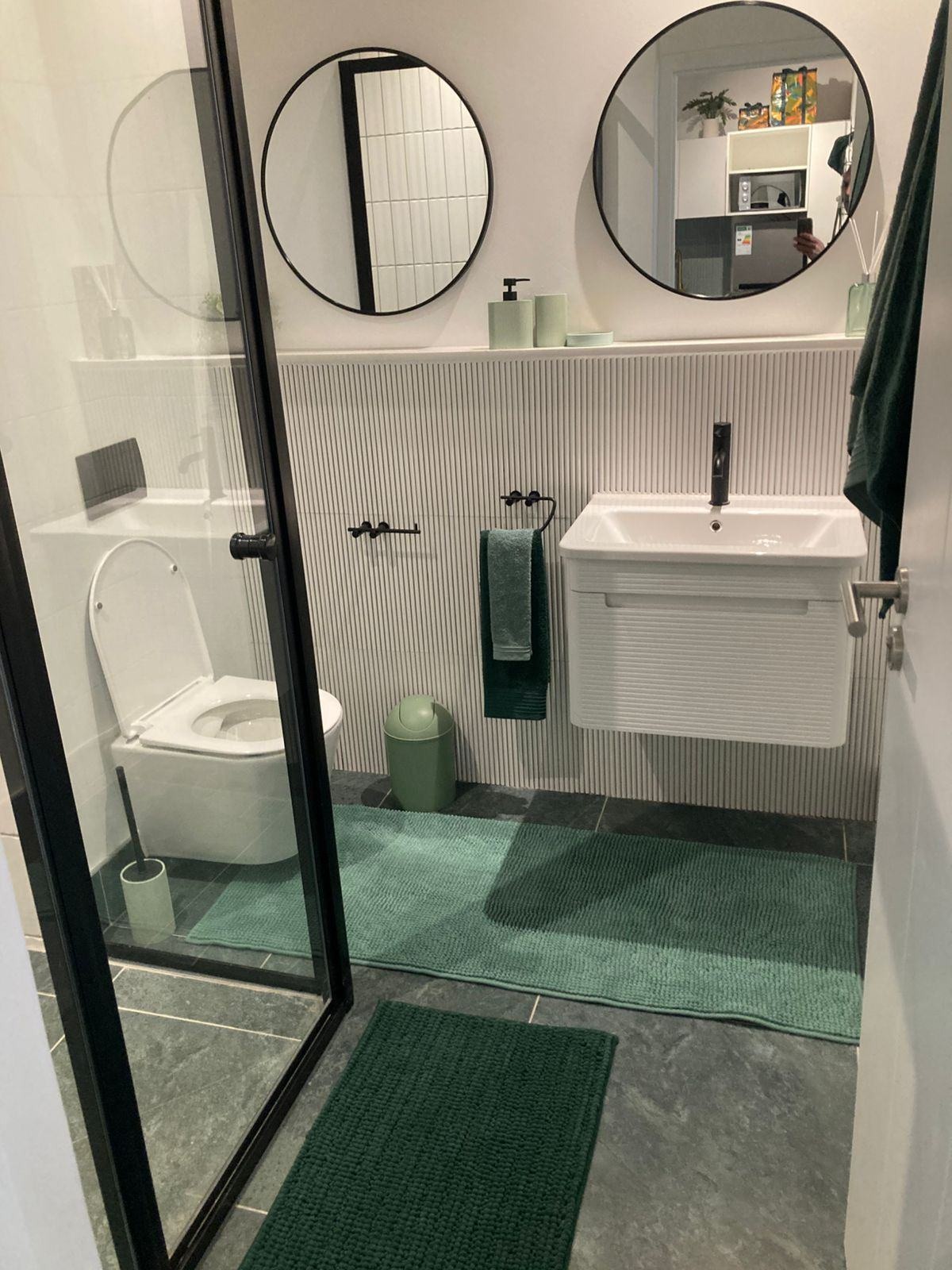Standard Bachelor bathroom at Main Road.