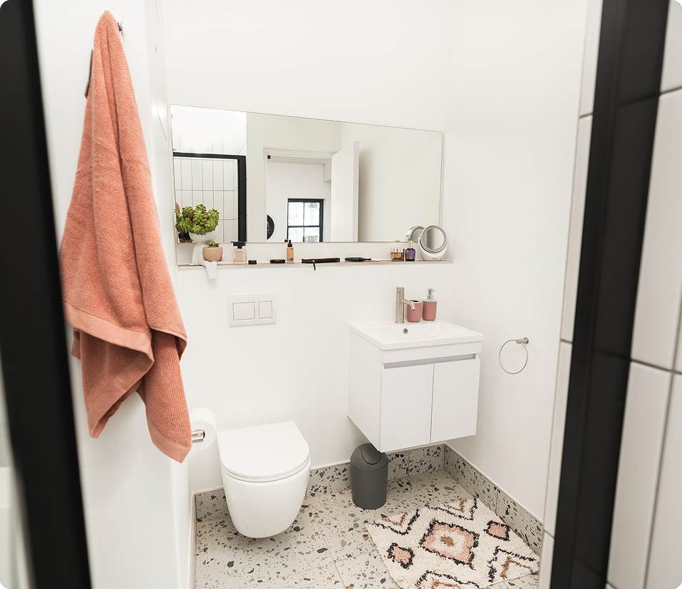 XL Bachelor bathroom at Lovers Walk.